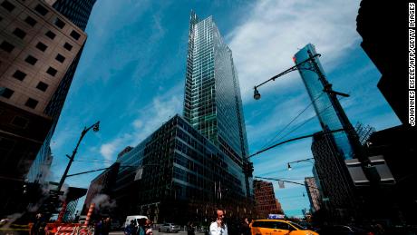 Goldman Sachs&#39; sales slump, but it remains the king of Wall Street