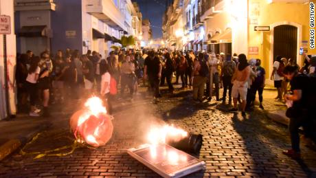 Protesters filling the street in front of the governor&#39;s mansion in Old San Juan clashed with police.