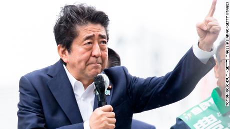 Japan&#39;s Prime Minister and ruling Liberal Democratic Party (LDP) President Shinzo Abe makes a speech during an election campaign rally on July 7, 2019 in Chiba, Japan.