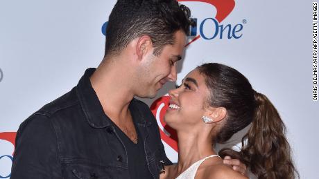 (L to R) Wells Adams and Sarah Hyland attend the iHeartRadio Music Festival in Las Vegas on September 21, 2018. 