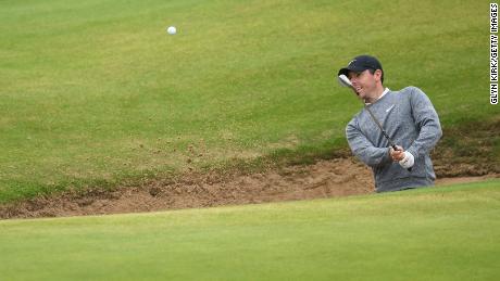 Rory McIlroy had the late crowd on the edge of their seats with his dramatic bid.