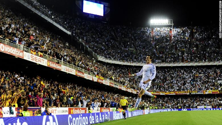 Gareth Bale scored a stunning winning goal to beat Barcelona in the 2014 Copa del Rey final.