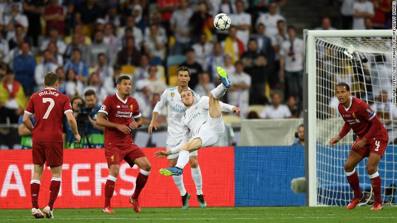 Gareth Bale&#39;s stunning overhead kick against Liverpool turned the 2018 Champions League final in Real&#39;s favor.