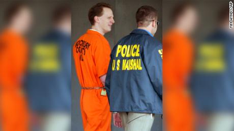 Dustin Honken is led by US marshals from the federal building in Sioux City, Iowa, on October 27, 2004. 