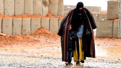 Thousands are trapped in a desert settlement in Syria, near a US military base