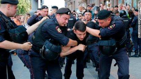 Russian police arrested a number of prominent opposition activists and politicians prior to the protests. 