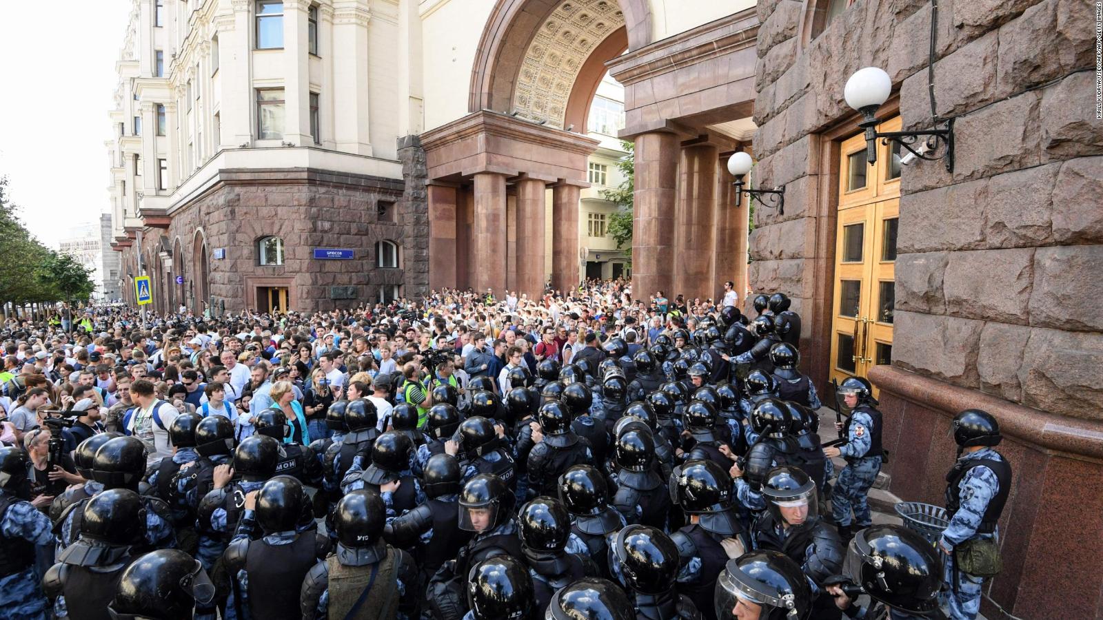 Moscow police detain 1,074 people at opposition election protest - CNN