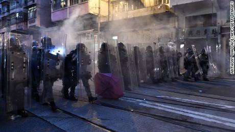 Hong Kong protests: Riot police fire tear gas at protesters for second consecutive day