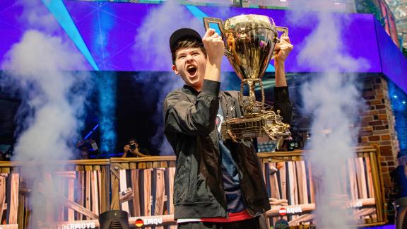 30 Million Dollar Fortnite Tournament Sergio Kyle Giersdorf Teenager Becomes Fortnite S First Ever Solo World Champion Cnn Business