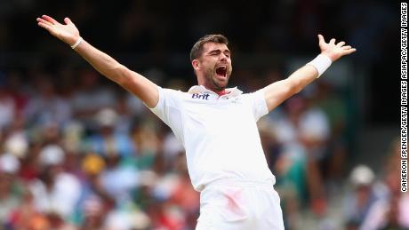 SYDNEY, AUSTRALIA - JANUARY 03:  James Anderson of England successfully appeals for the dismissal of Shane Watson of Australia for LBW during day one of the Fifth Ashes Test match between Australia and England at Sydney Cricket Ground on January 3, 2014 in Sydney, Australia.  (Photo by Cameron Spencer/Getty Images)