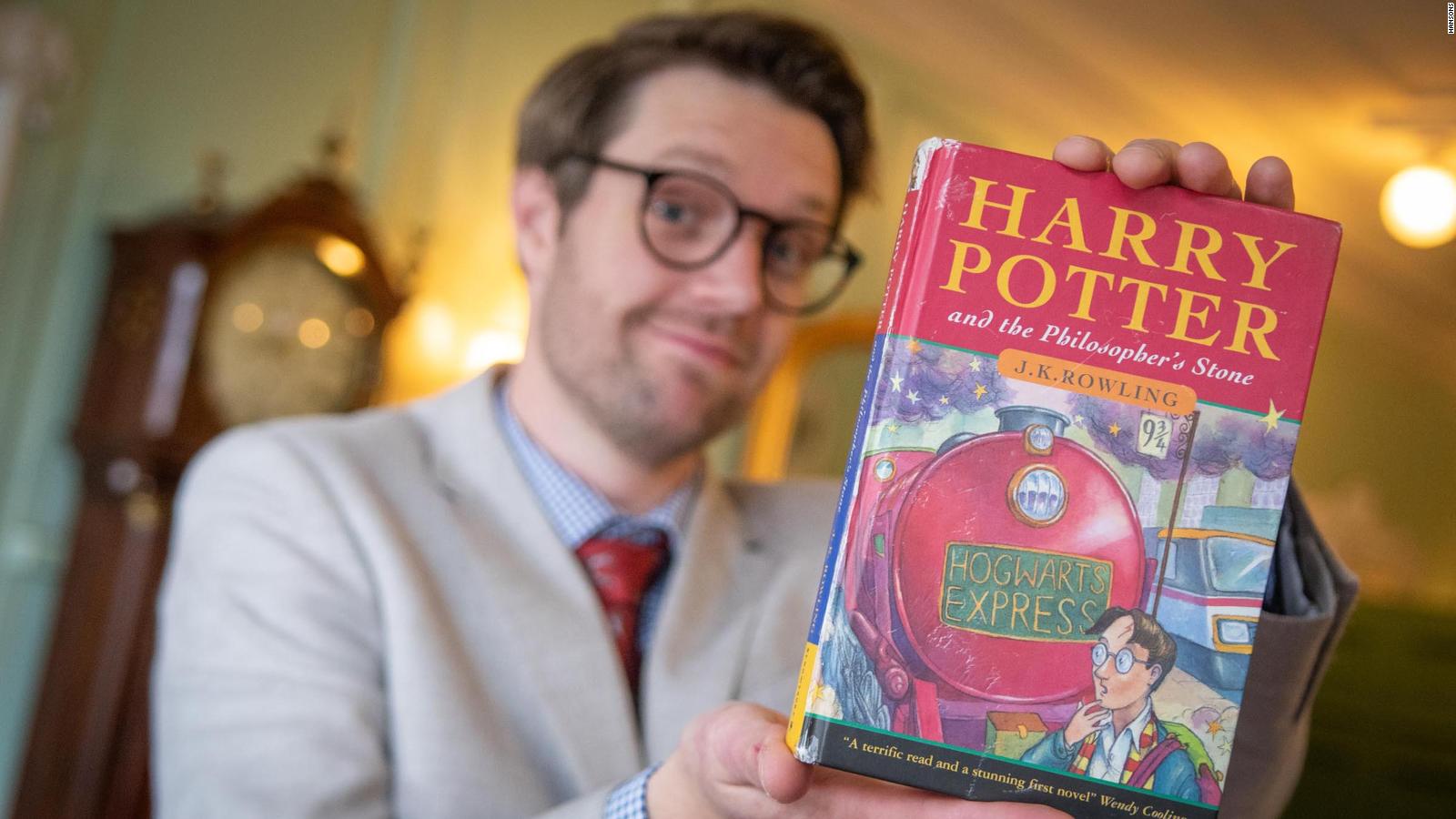 estoy de acuerdo con hablar Naufragio Rare first edition Harry Potter book sells for $34,500 at auction - CNN  Style