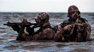 190529-N-XD935-010
ATLANTIC OCEAN (May 29, 2019) Sailors assigned to Naval Special Warfare Group 2 conduct military dive operations off the East Coast of the United States. U.S. Navy SEALs engage in a continuous training cycle to improve and further specialize skills needed during deployments across the globe. SEALs are the maritime component of U.S. Special Forces and are trained to conduct missions from sea, air, and land. Naval Special Warfare (NSW) has more than 1,000 special operators and support personnel deployed to more than 35 countries, addressing security threats, assuring partners and strengthening alliances while supporting Joint and combined campaigns. (U.S. Navy photo by Senior Chief Mass Communication Specialist Jayme Pastoric/Released)