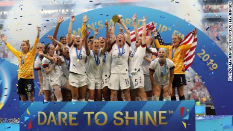 La FIFA aumentará el número de equipos para la copa mundial fútbol femenino - CNN Video