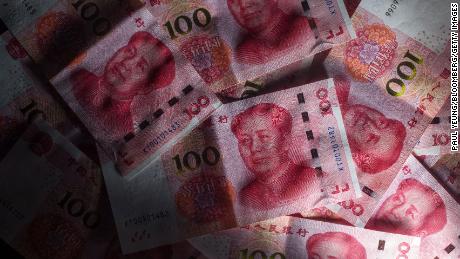 China&#39;s yuan falls to lowest level in more than a decade