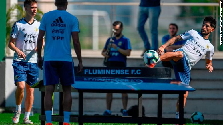 Argentina&#39;s players Juan Foyth (L) and Milton Casco (R) play teqball during a training session in Rio de Janeiro, Brazil.