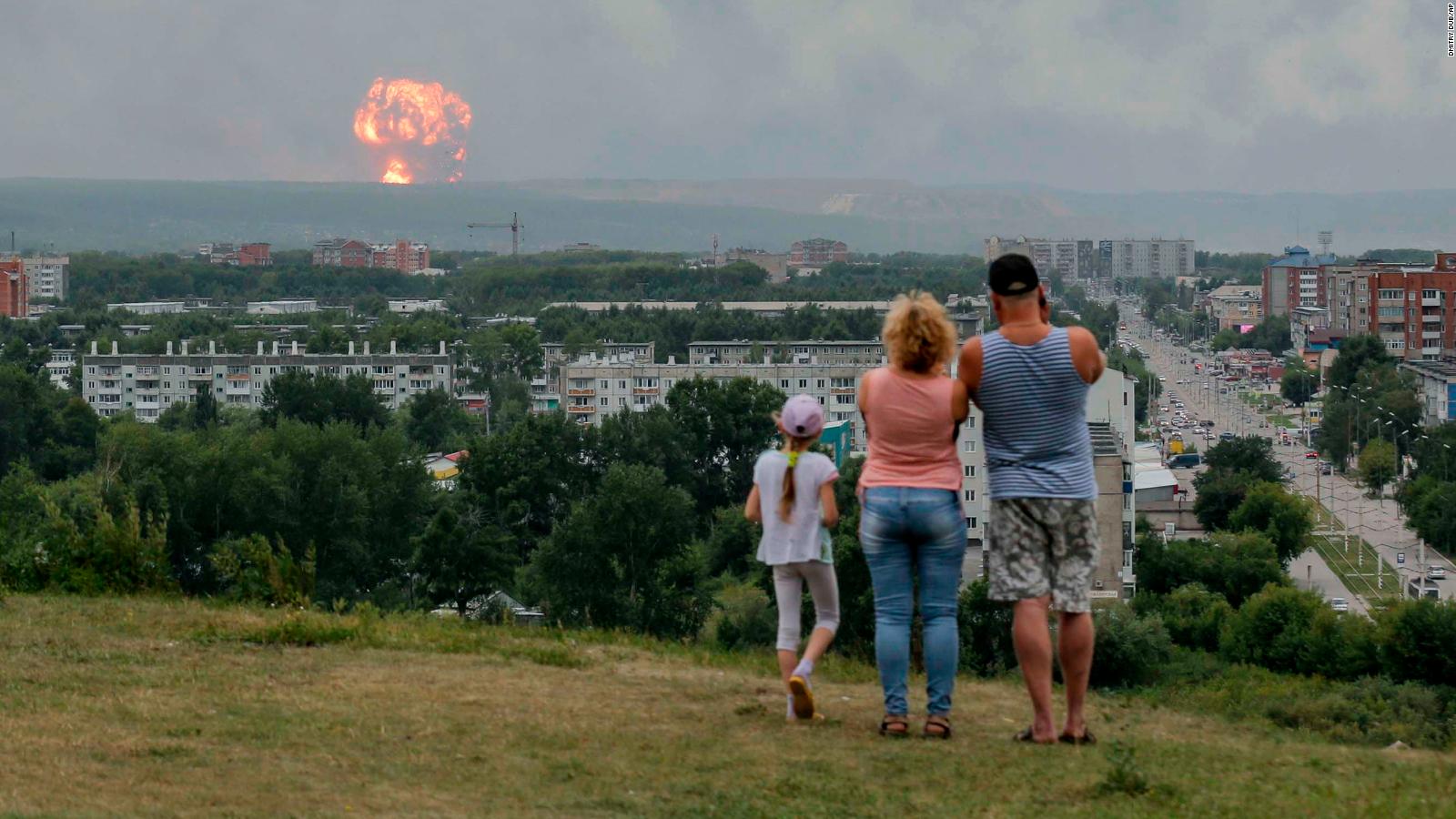 incendio en un almacén militar provoca grandes explosiones en siberia