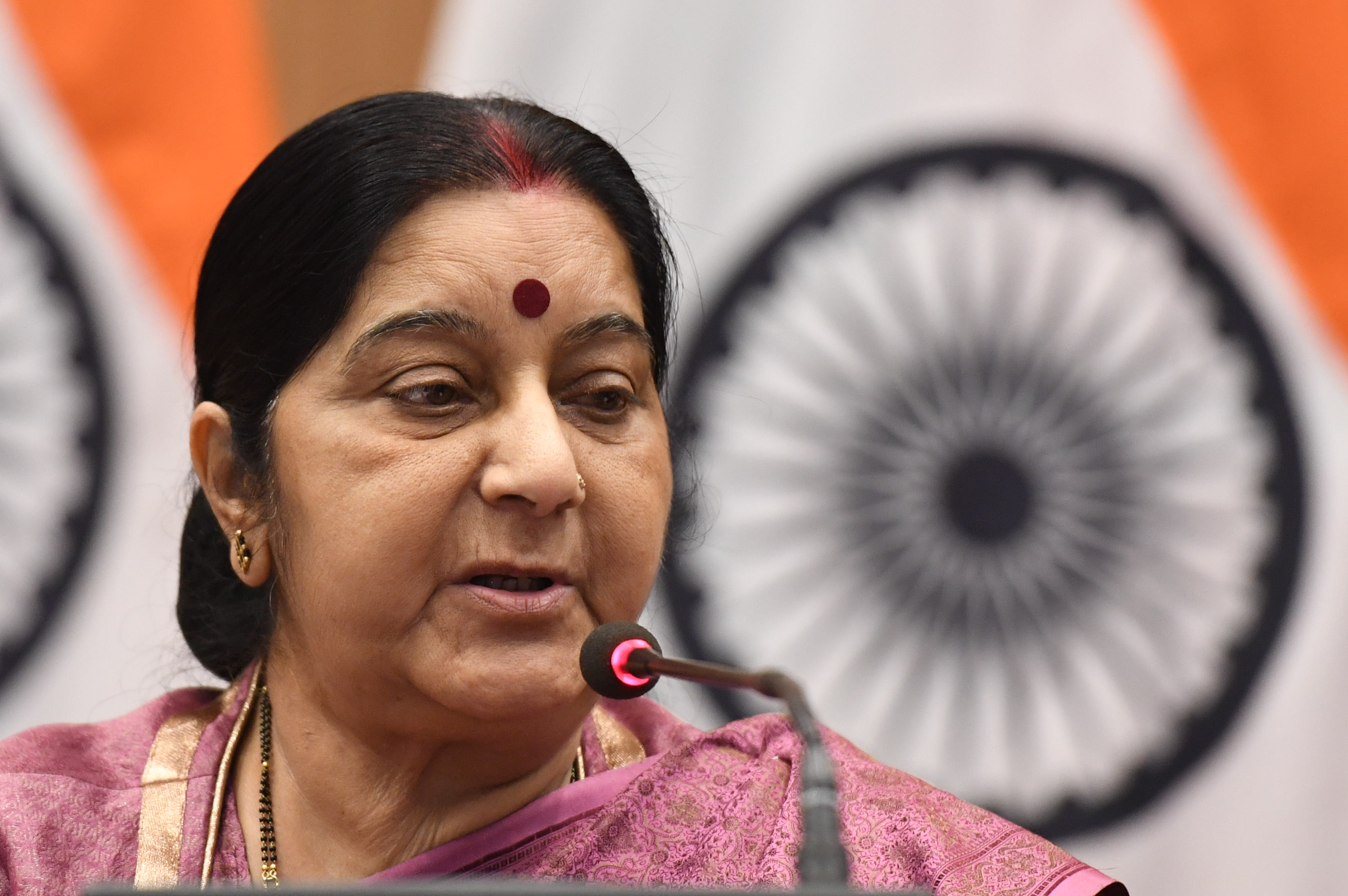 sushma swaraj india s former foreign minister dies age 67 cnn