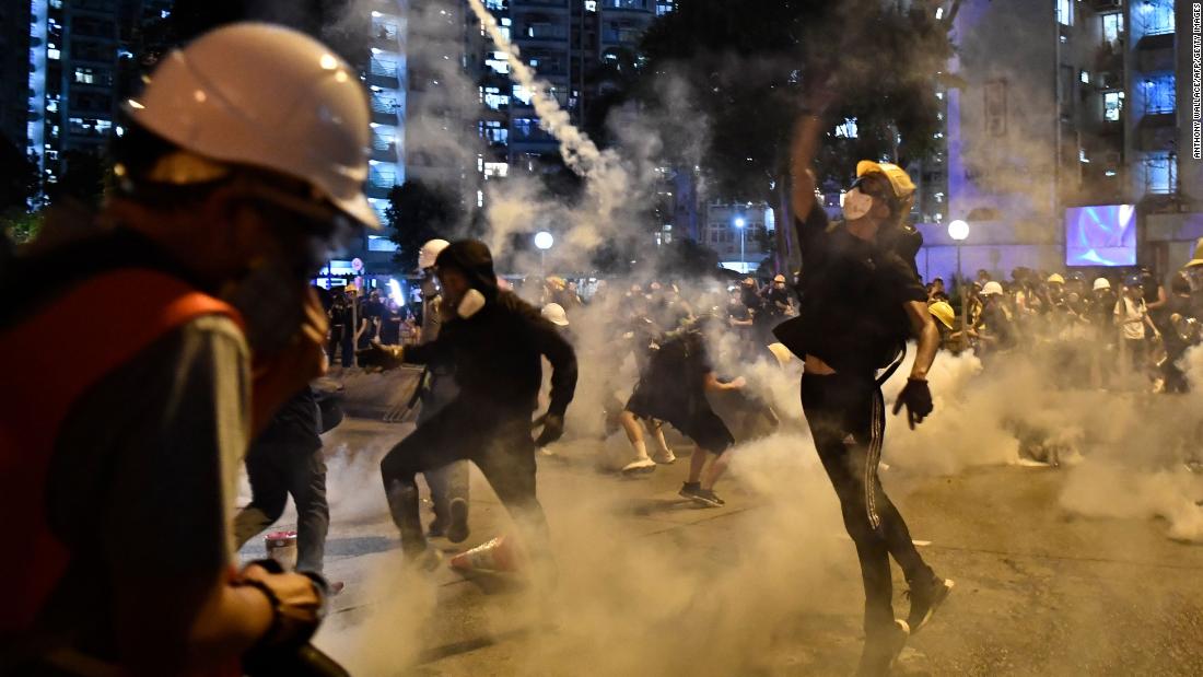 United States Issues Travel Advisory Over Hong Kong Protests Cnn 