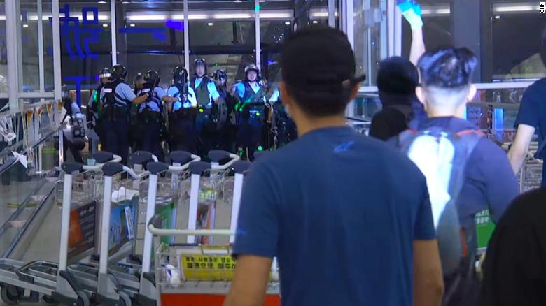 Police clash with protesters at Hong Kong airport