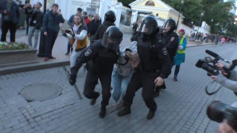 Russian riot officer filmed punching woman in Moscow