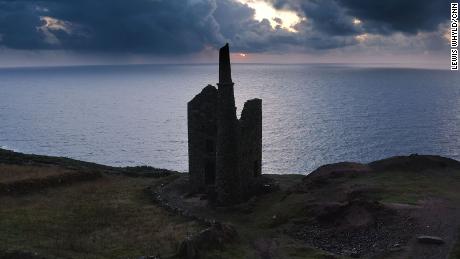 Derelict engine houses are dotted around Cornwall&#39;s coastline. 