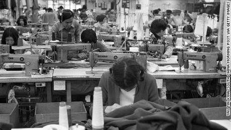 The Hollywood Knitwear Factory in Kwun Tong in the 1970s when Hong Kong&#39;s textile industry was booming.  