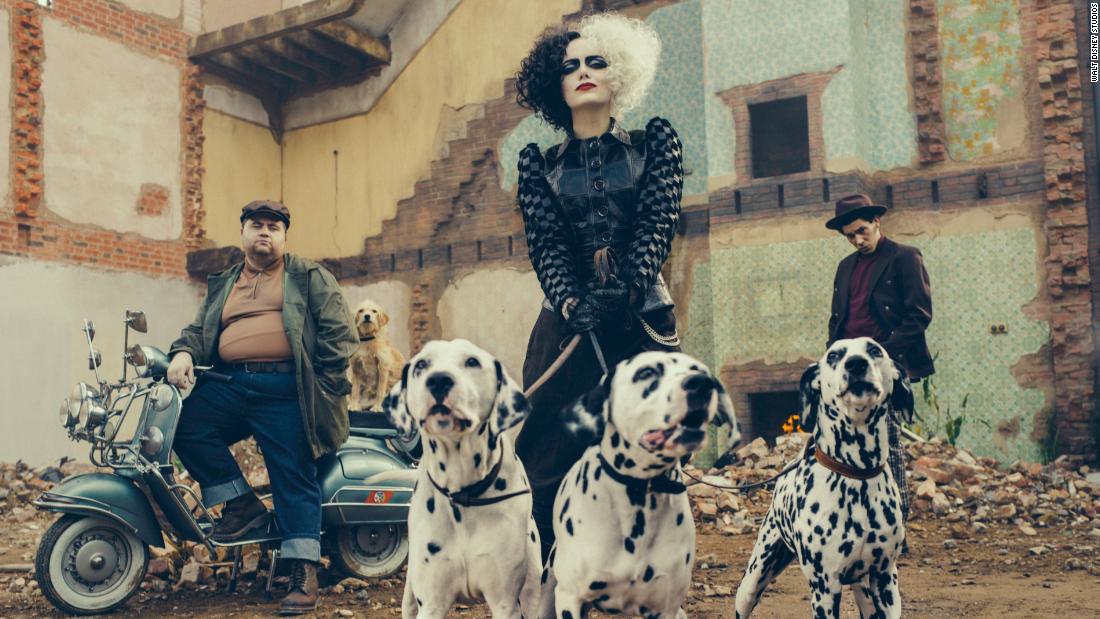 Disney Reveals Emma Stone S New Look As A Punk Rock Cruella De Vil