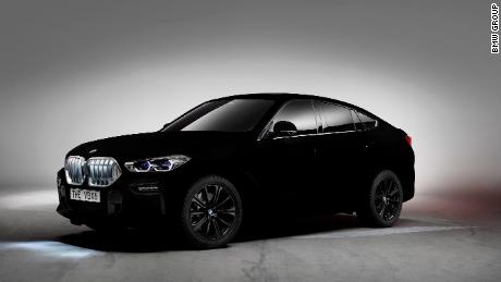 In zoomen Stralend George Eliot BMW unveils X6 sprayed with Vantablack, the world's darkest color - CNN  Style