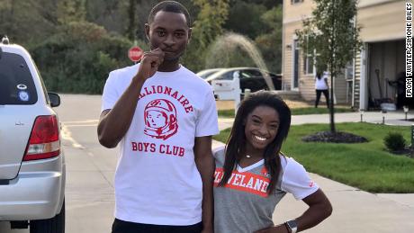 Pictures from Simone Biles verified twitter show her and her brother, Tevin Biles-Thomas.