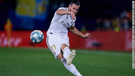Gareth Bale takes aim against Villareal. His two goals helped Real Madrid earn a draw. 