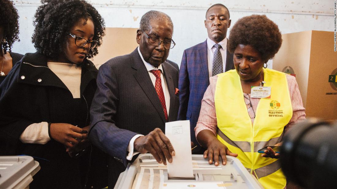 Mugabe casts his vote in the 2018 Zimbabwe elections.