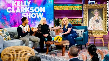 Kelly Clarkson&#39;s new talk show is a hit. Here&#39;s why that&#39;s a big deal
