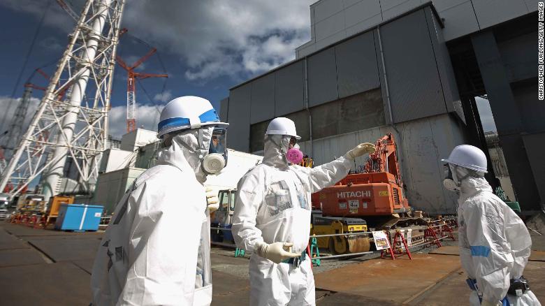 Os esforços de descontaminação em torno da planta - retratados aqui em 2016 - devem levar mais dois anos