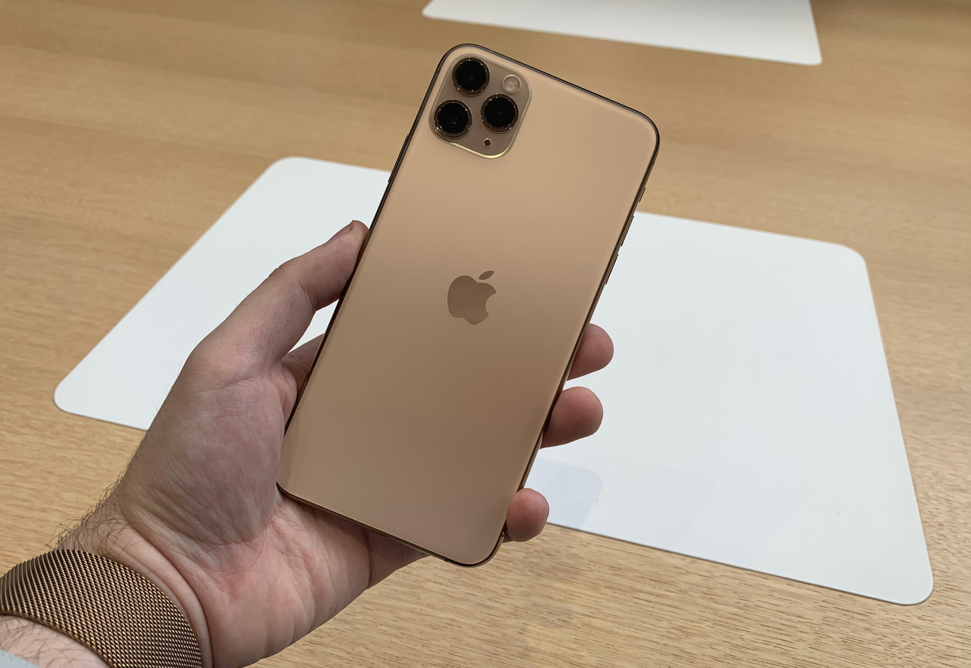 Apple Iphone 11 Pro 3 Cameras And Improved Battery Cnn Underscored