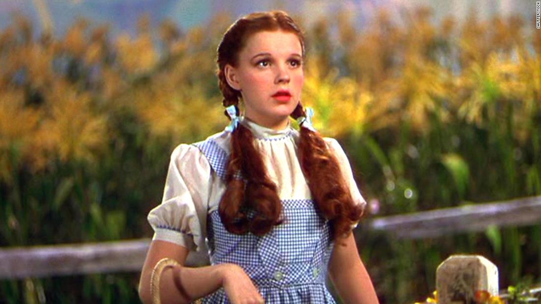 Judy Garland's iconic Dorothy costume ...