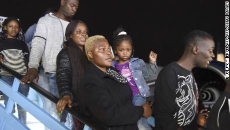 Nigerians return home, fleeing xenophobic attacks in South Africa
