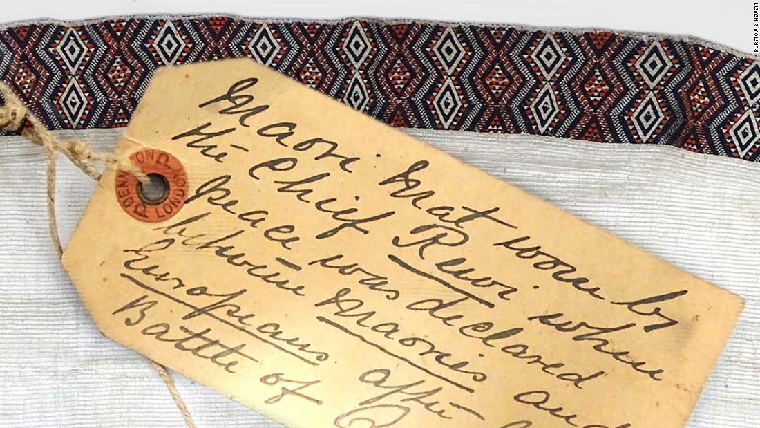 The handwritten note that was attached to the shawl.