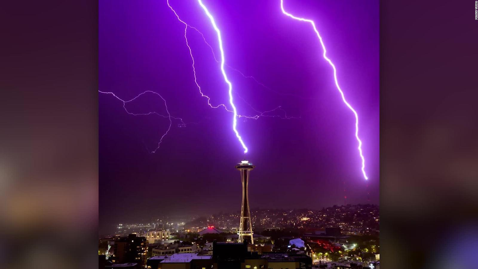 Impactante imagen de la torre Space Needle de Seattle iluminada por un ...