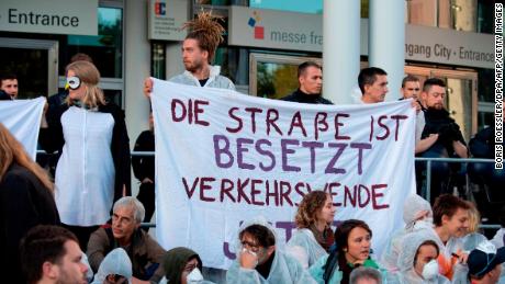 Some protesters were seen holding banners calling for a &#39;Verkehrswende&#39;; a transition to sustainable forms of transportation.