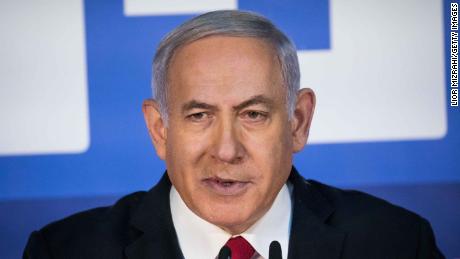 Benjamin Netanyahu&#39;s campaign has an air of desperation as Israeli election polls tighten