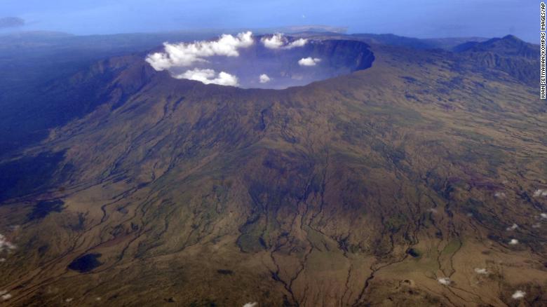 Il cratere del Monte Tambora - profondo mezzo miglio e largo più di 7 miglia - fu creato dalla sua eruzione dell'aprile 1815. 