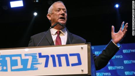 Benny Gantz, leader and candidate of the Israel Resilience party that is part of the Blue and White (Kahol Lavan) political alliance, addresses supporters at the alliance&#39;s campaign headquarters in the Israeli coastal city of Tel Aviv early on September 18, 2019.