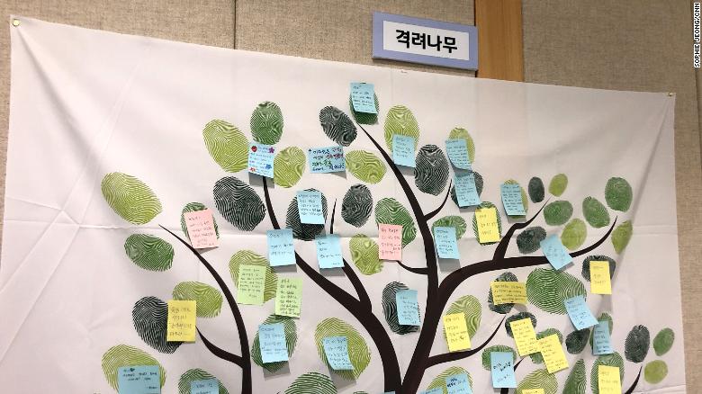 Parents of smartphone addiction campers left encouraging messages on the wall of the camp&#39;s activity room in Cheonan, South Korea.