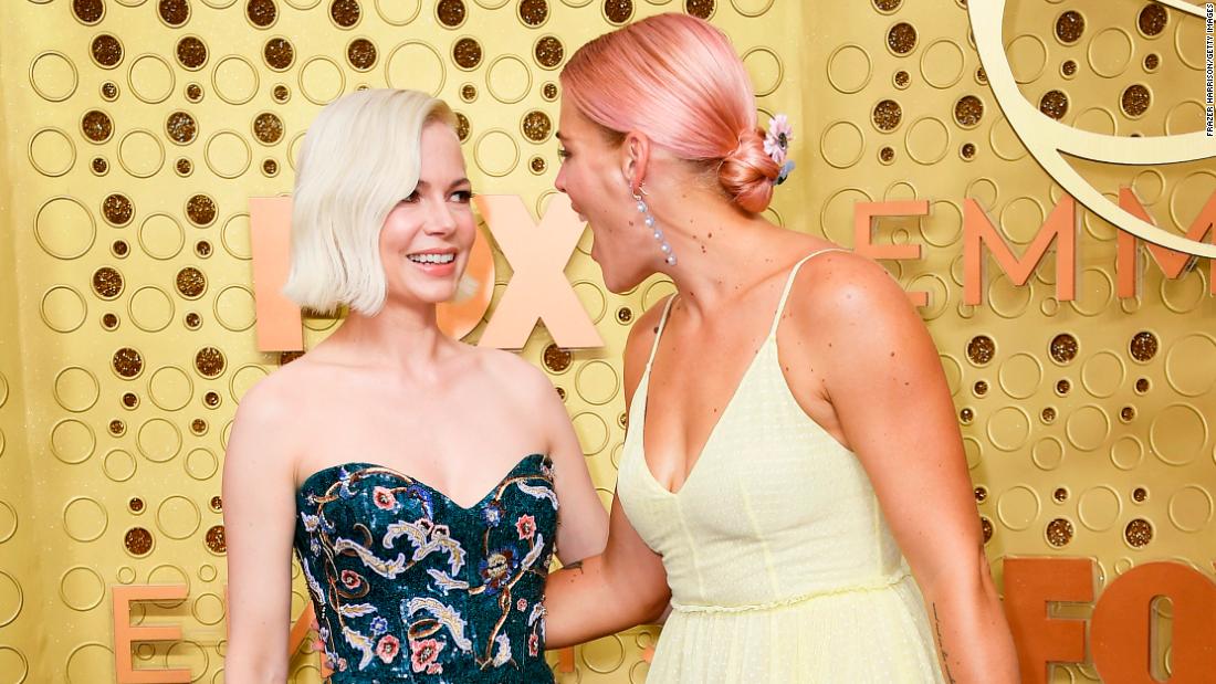 Left to right: Michelle Williams and Busy Philipps