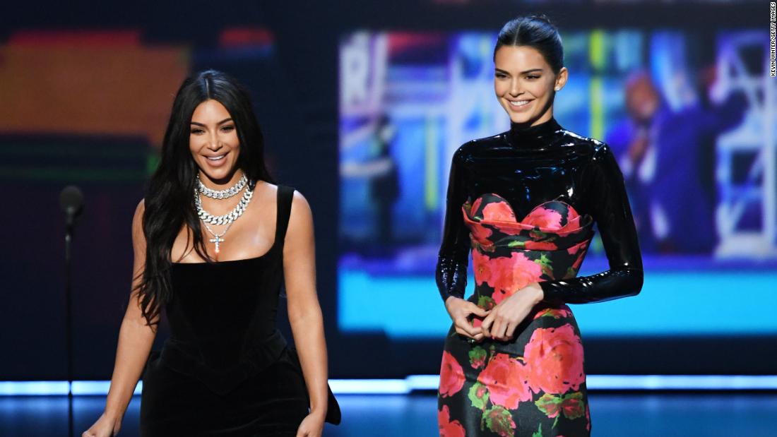 Turbulencia Percepción Bigote La frase de Kim Kardashian y Kendall Jenner que generó risas en los Emmy  2019 - CNN Video