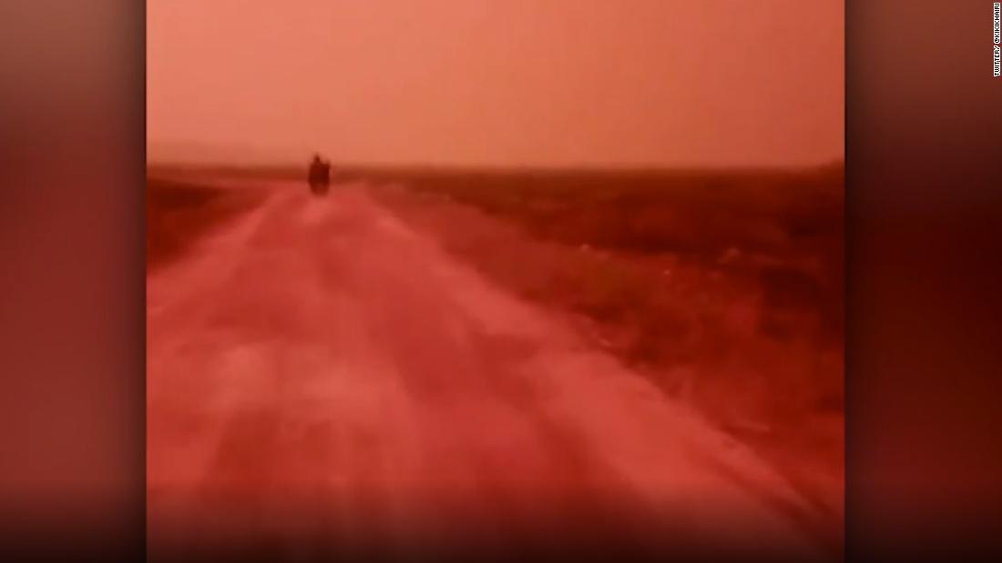 Amateur footage captured by residents of Jambi, Indonesia shows the sky turning blood red, as toxic haze continues to plague the country.