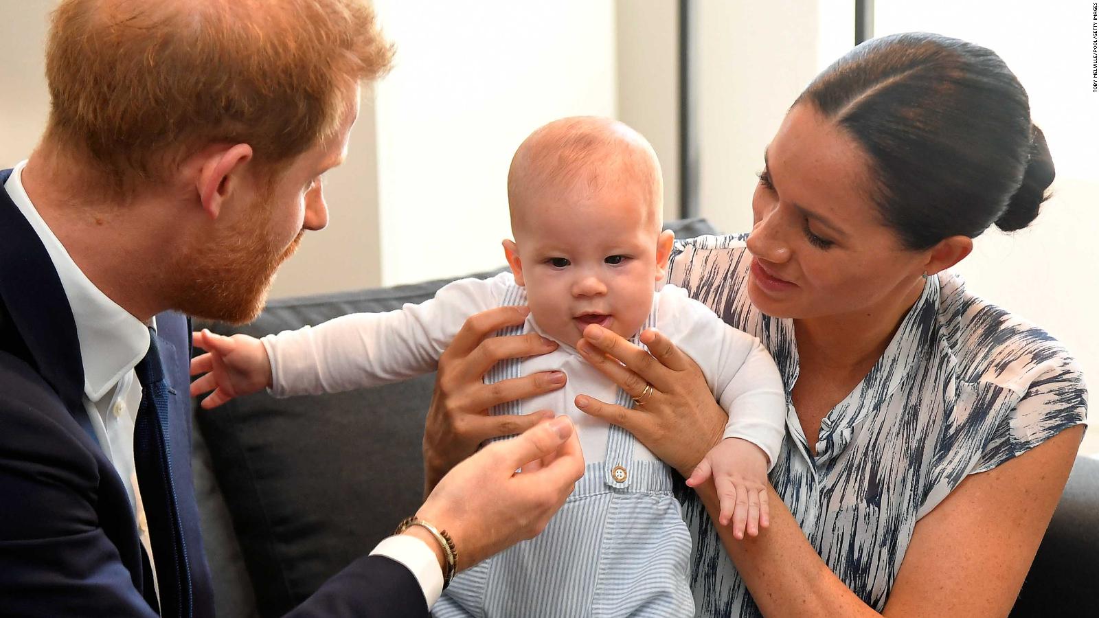 Meghan Harry And Baby Archie Release Their First Christmas Card Cnn