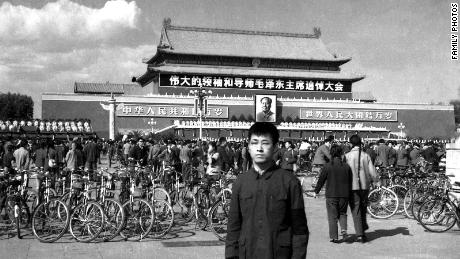 Xiao gathered with other people on Tiananmen Square for Mao&#39;s memorial meeting in 1976. The banner on Tiananmen Square reads &quot;Memorial meeting for the great leader and mentor Mao Zedong.&quot;