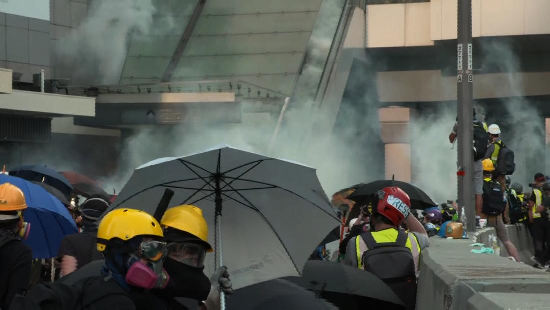 Hong Kong Protesters Clash With Police For The 17th Consecutive Week