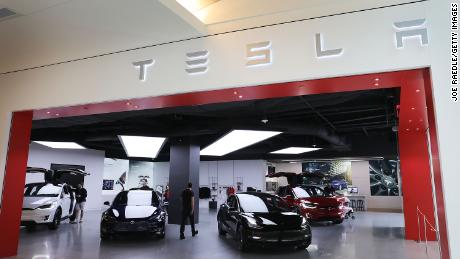 Tesla delivery numbers fall short of Musk&#39;s 100,000 target